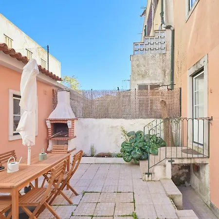 Amazing Terrace And Riverview In Historical Lizbona