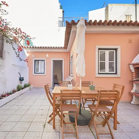 Amazing Terrace And Riverview In Historical Daire *