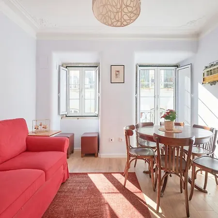 Apartment Amazing Terrace And Riverview In Historical Lisbon