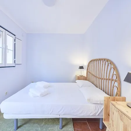 Amazing Terrace And Riverview In Historical Apartment Lissabon