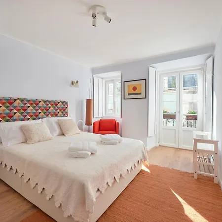 Amazing Terrace And Riverview In Historical Apartamento