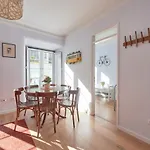 Amazing Terrace And Riverview In Historical リスボン